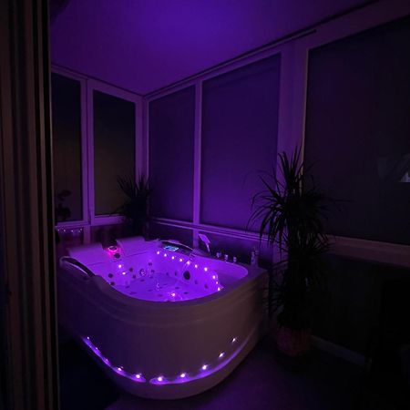 Luxrooms - Hotel Type With Private Jacuzzi ビェロヴァル エクステリア 写真