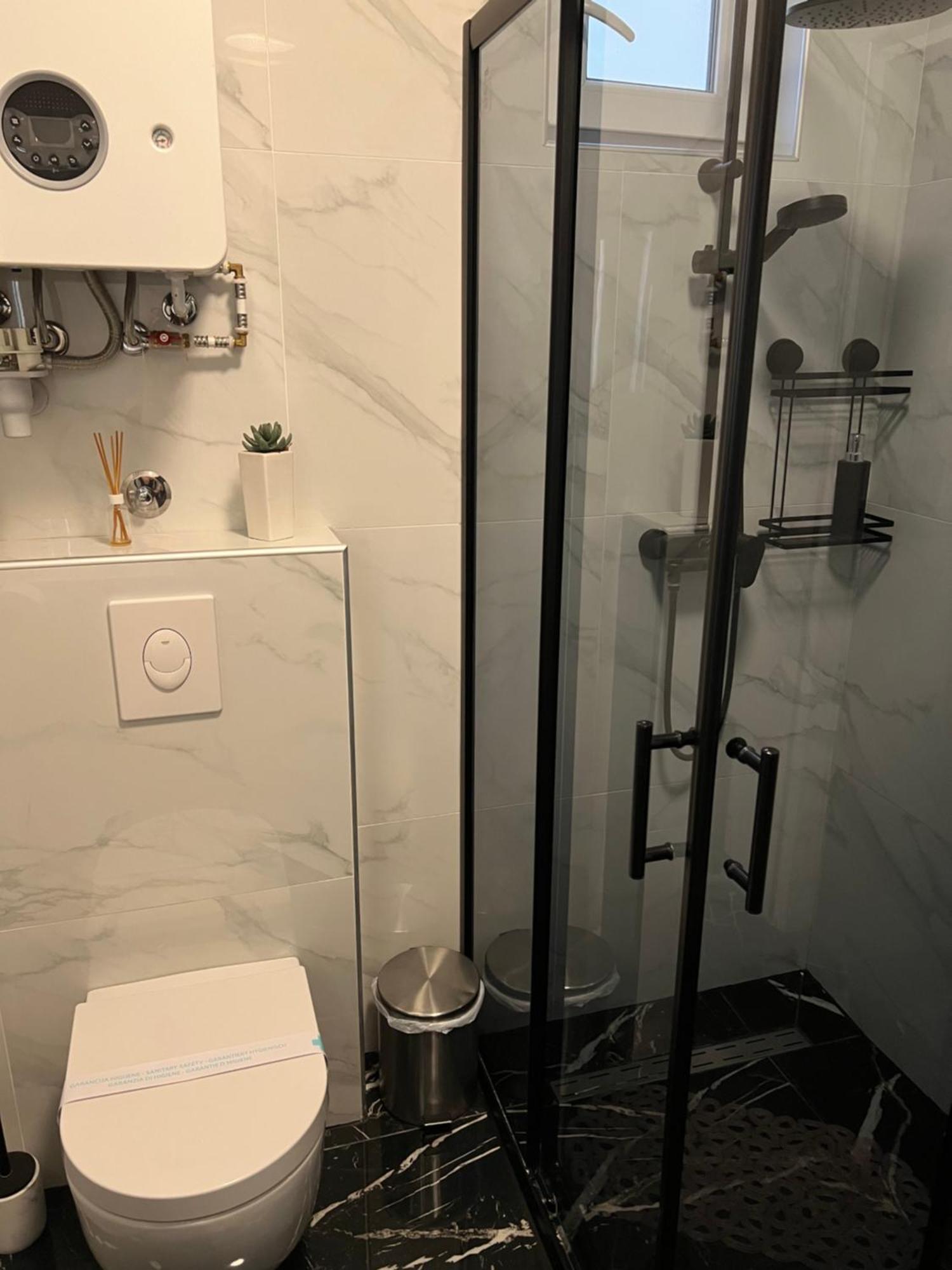 Luxrooms - Hotel Type With Private Jacuzzi ビェロヴァル エクステリア 写真